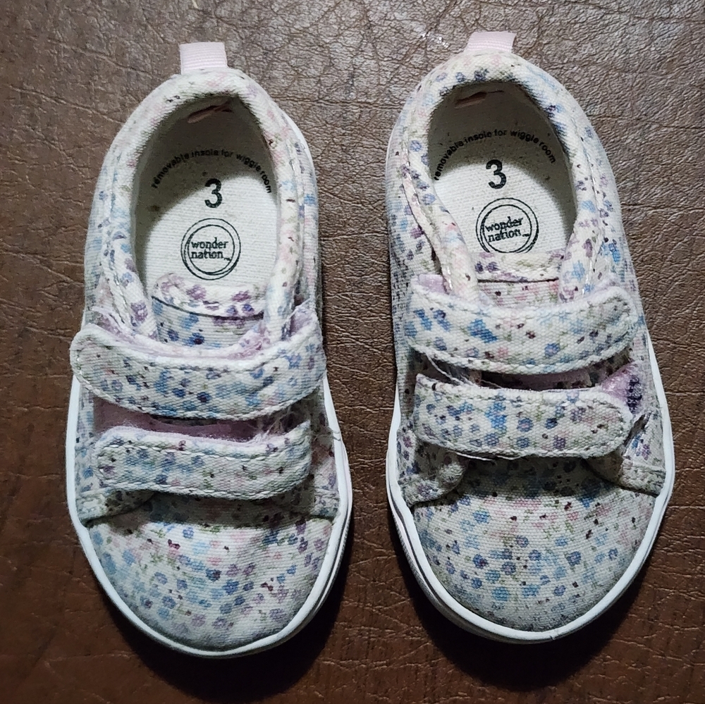Wonder Nation Floral Kids Shoes - Picture 2 of 7